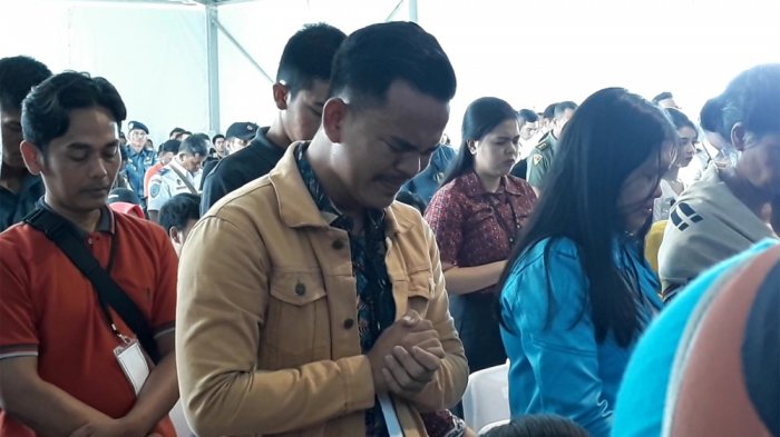 Seorang Wanita Histeris di Lokasi Jatuhnya Lion Air: Kamu Minta Dijemput, Tapi Bukan di sini