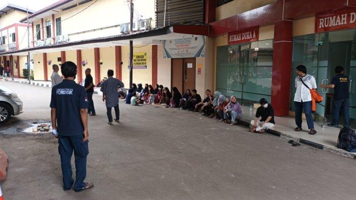 Dijemput dari Pesantren Bogor, Pilu Remaja Lihat Orangtua dan 2 Kakak Tewas Kebakaran di Cakung