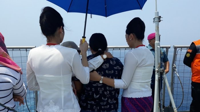 Keluarga Korban Lion Air: Ya Allah, Papa Ada di sana, Papa Pulang Pa, Ibu Kangen