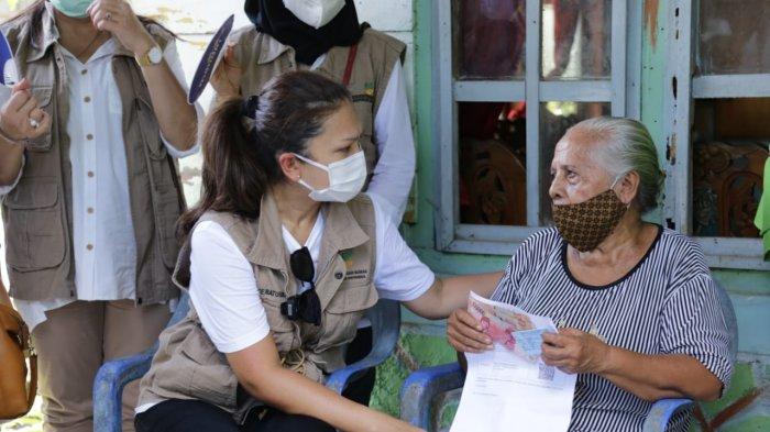Kemensos Salurkan Bansos di NTT, Penasihat DWP: Bukti Negara Hadir di Tengah Warga