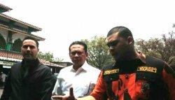 Ketua DPR RI Menjenguk Mahasiswa Universitas Al Azhar di RS Pelni