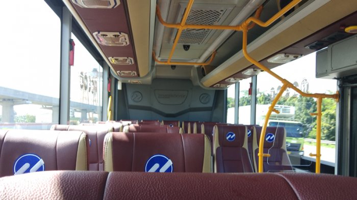 Menjajal Royaltrans, Bus Premium Bertarif Rp 10 Ribu - kursi-bus-premium-royaltrans_20180320_222339.jpg