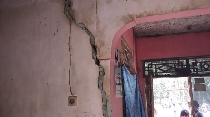 Tanah di Kabupaten Tangerang Turun 20 Cm, Warga Kelimpungan