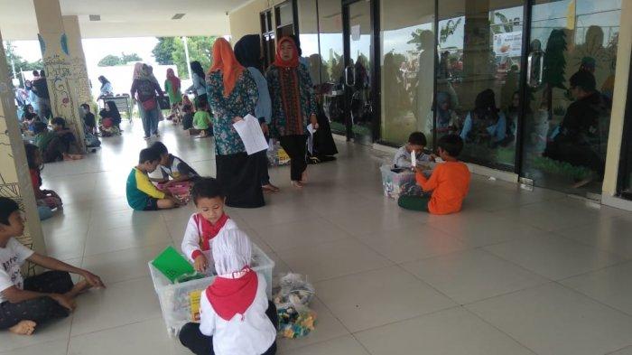 Keterbatasan Tak Surutkan Nadya Tampil Ikuti Lomba di RPTRA Bambu Petung
