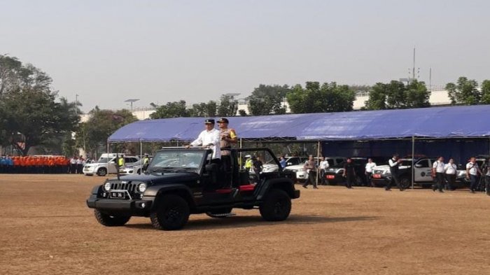 Menhub Naik Mobil Sport Pimpin Apel Penyambutan Duta Asian Para Games di Bandara Soekarno-Hatta