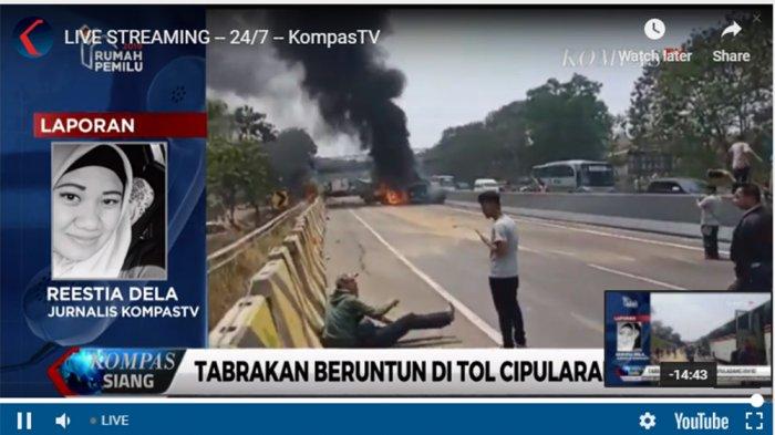 Mobil terbakar di Km 92 Tol Cipularang, Purwakarta, Senin (2/9/2019).