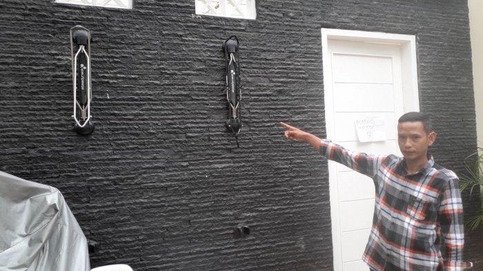Muri, saat menunjukkan lokasi pencurian sepedanya di rumahnya di bilangan Bintaro, Pondok Aren, Tangsel, Rabu (19/8/2020).