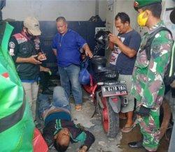 Pengendara Ojol Terserempet Kereta di Cengkareng, Motor Tercebur ke Kali
