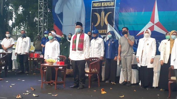 Siti Nur Azizah Modifikasi Protokol Kesehatan Jadi Jargon Kampanye Saat Deklarasi
