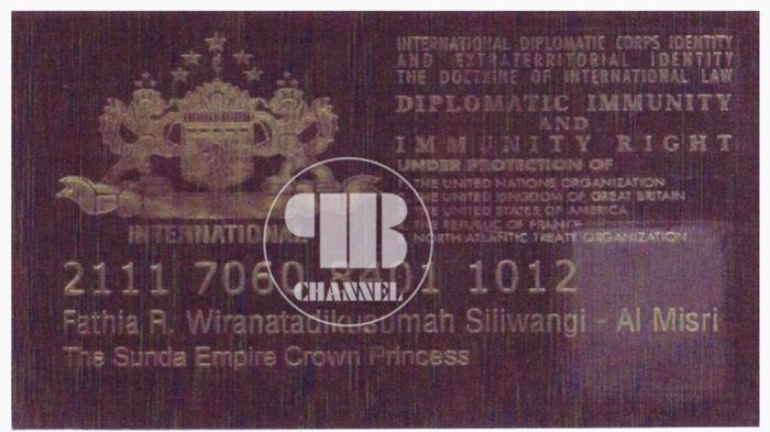 Penampakan paspor diplomatik Sunda Democratic Empire atas nama Her Imperial Majesty Crown Princess Fathia Wiranatadikusuma Siliwangi Al-Misri. Fathia adalah kakak Lamia Roro. Keduanya putri Nasri Banks dan Rd Ratnaningrum, Perdana Menteri dan Kaisar Sunda Empire yang didakwa jaksa Kejaksaan Tinggi Jawa Barat dalam perkara menyebarkan kebohongan dan membuat keonaran di publik. Terdakwa lainnya adalah Rangga Sasana, Sekjen Sunda Empire.