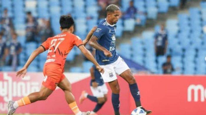 Sosok pemain yang dirumorkan semakin dekat bergabung dengan Persib Bandung adalah Patrick Robson