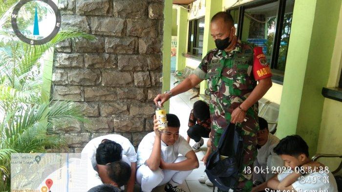 Lagi Asyik Bolos sambil Tenggak Miras, 9 Pelajar SMK di Tanjung Priok Diciduk Anggota TNI