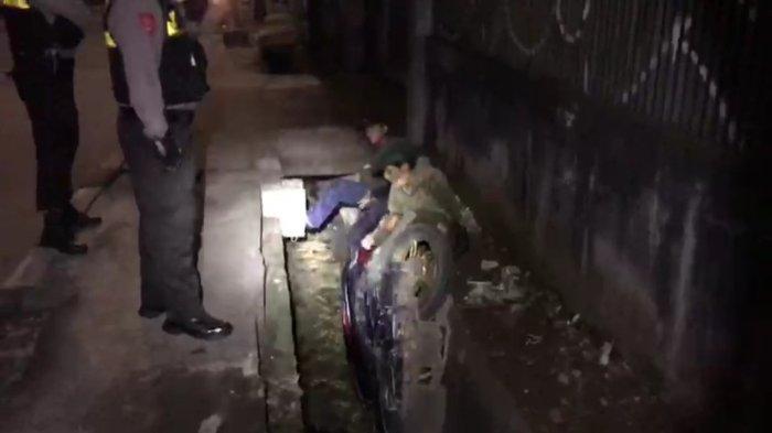 Pelaku Balap Liar di Jagakarsa Panik Dikejar Polisi hingga Masuk Got