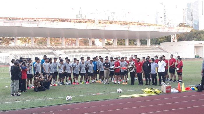 Aksi Nyentrik Pemain Timnas U-19, Shin Tae-yong Instruksikan Pemain Gunakan Kaos Kaki Beda Warna