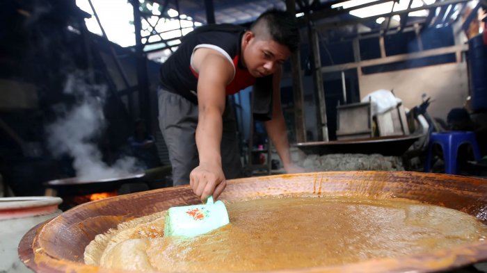 Butuh Waktu 5 Jam untuk Membuat Dodol Khas Betawi