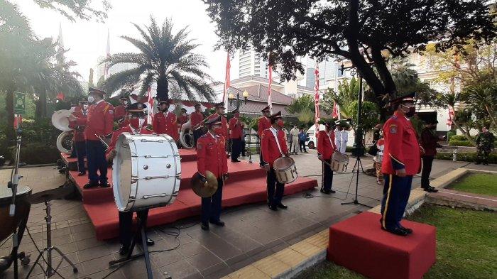 Jajaran Pemerintah Provinsi DKI Jakarta melakukan upacara kemerdekaan HUT ke-75 RI, di halaman Balai Kota DKI Jakarta, Senin (17/8/2020) pagi.
