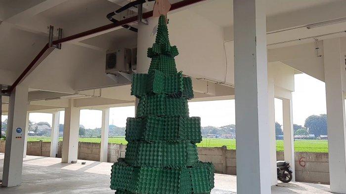 Ada Pohon Natal dari Barang-barang Bekas Bertema Tolerasi di Gereja Santa Clara Bekasi Utara