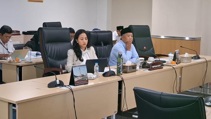Rapat Pansus KTR di Gedung Parlemen, Jalan Kebon Sirih, Jakarta Pusat, Rabu (13/8/2025), Anggota dewan bakal surati Gubernur Pramono karena banyak SKPD tak pernah hadir. 