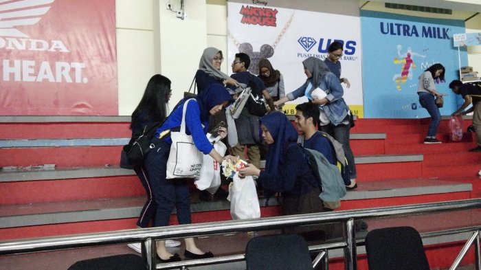 Aksi Terpuji Suporter di Babak Semifinal Honda DBL DKI Jakarta East Region 2018