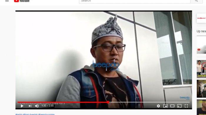 Teddy unjuk kebolehannya memijat. 