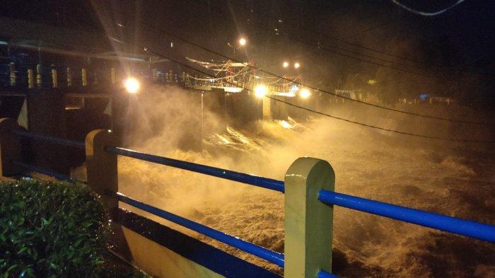 UPDATE Kondisi Bendung Katulampa Siaga 3, Pukul 21.40 WIB Debit Air 130 Cm