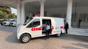 AMBULANS-LISTRIK-Penampakan-ambulans-listrik-Pramono-Anung.jpg