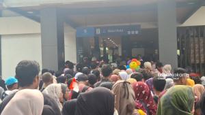 ANTREAN-TRANSJAKARTA-MONAS.jpg