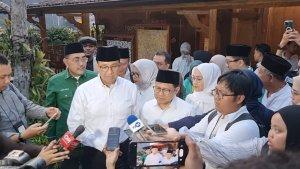 Anies-Baswedan-dan-Muhaimin-Iskandar-atau-Cak-Imin-sebelum-daftar-ke-KPU.jpg