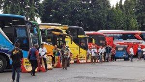 Armada-bus-yang-berada-di-Terminal-Kalideres-Jakarta-Barat-klakson-telolet.jpg