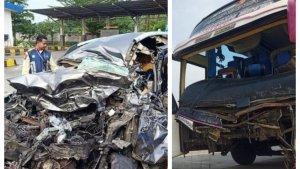 BUS-BONEK-DITABRAK-MOBIL-TOL-PEMALANG.jpg