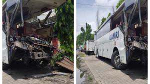 Bus-Damri-di-evakuasi-ke-Polres-Bangkalan-KOMPAScom-Yulian-Isna-Sri-Astuti.jpg