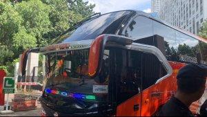 Bus-Timnas-Indonesia-dan-Vietnam-dijaga-ketat-SUGBK.jpg
