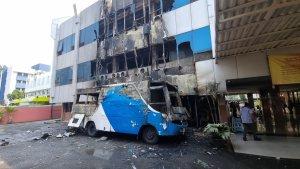 Bus-rontgen-milik-Pertamina-yang-terbakar-di-Kampus-F-Universitas-Trisakti.jpg