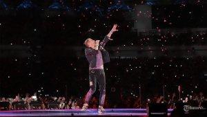 Coldplay-saat-menghibur-penonton-saat-konser-Music-of-the-Spheres-World-Tour-di-Senayan.jpg