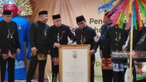 DAPAT-GELAR-KEHORMATAN-Gubernur-Jakarta-terpilih.jpg