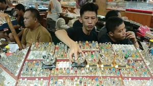 DIMINATI-GEN-Z-Pedagang-Pasar-Rawa-Bening.jpg