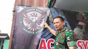 Dandim-0502-Jakarta-Utara-Kolonel-Frega-Wenas-Inkiriwang-dan-logo-baru-Kodim-0502-Jakarta-Utara.jpg