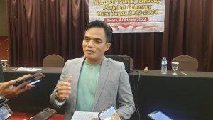 Direktur-Eksekutif-Kajian-Politik-Nasional-KPN-Adib-Miftahul-di-Pakons-Prime-Hotel.jpg