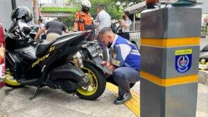 Dishub-dan-Polres-Metro-Depok-operasi-parkir-liar-di-trotoar-dan-bahu-Jalan-Raya-Margonda-Depok.jpg