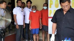 Dua-pelaku-pemalsu-dokumen-berinisial-TN-32-dan-PRA-21.jpg