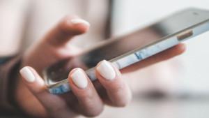 Dua-unit-handphone-HP-milik-p.jpg