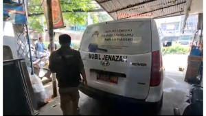 EVAKUASI-KORBAN-Jasad-istri-yang-dihabisi-suami-di-Kedoya-Selatan-Kebon-Jeruk-Jakarta-Barat.jpg