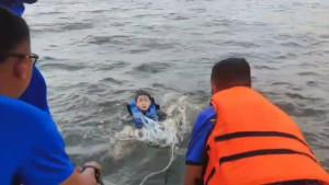 EVAKUASI-PEMAIN-JETSKI.jpg
