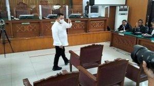 Gestur-Saranghaeo-Kuat-Maruf-sebelum-mendengarkan-putusan.jpg