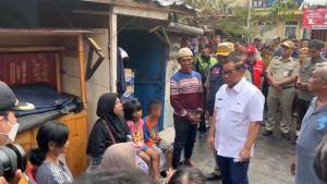 Gubernur-DKI-Jakarta-Pramono-Anung-tengah-warga-penyintas-kebakaran-di-Gang-Langgar.jpg