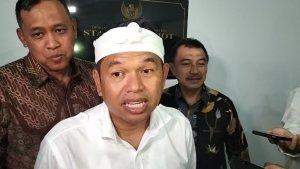 Gubernur-Jawa-Barat-Dedi-Mulyadi-di-Stadion-Patriot-Candrab.jpg