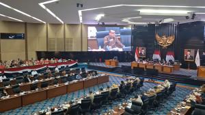 HARUS-KUASAI-BAHASA-INGGRIS-Anggota-DPRD-DKI-Jakarta-Lukmanul-Hakim.jpg