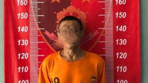 HM-55-seorang-pedagang-warung-di-Kecamatan-Cikupa.jpg