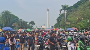 HUT-TNI-Warga-memenuhi-kawasan-Monas-Jakarta-Pusat-untuk-menghadiri-perayaan.jpg