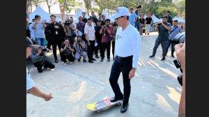 Heru-Budi-Hartono-main-skateboard-di-RTH-Kalijodo-Penjaringan.jpg